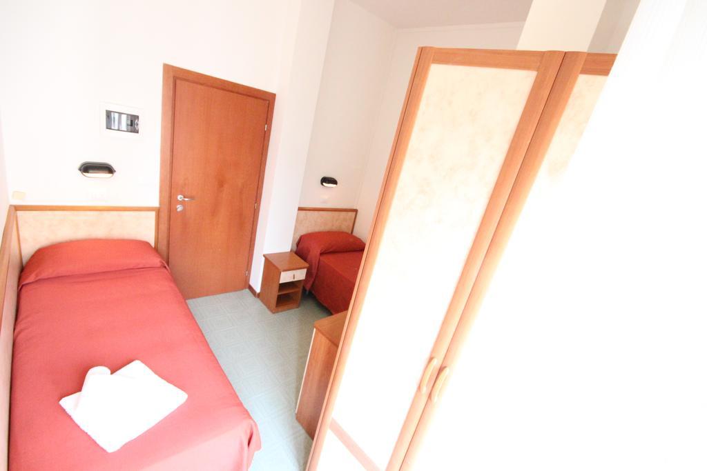 Hotel Merkury Torre Pedrera Rum bild